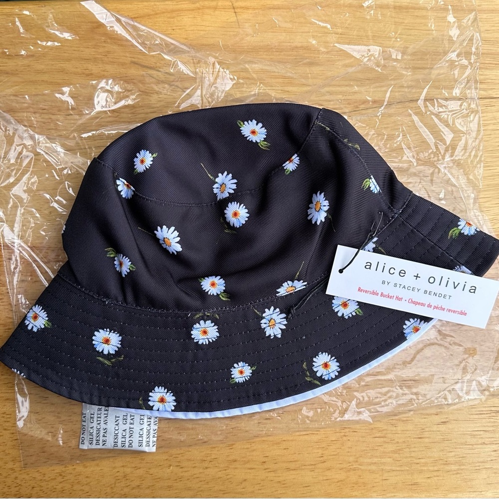Alice+ Olivia Reversible Bucket hat - Picture 4 of 6